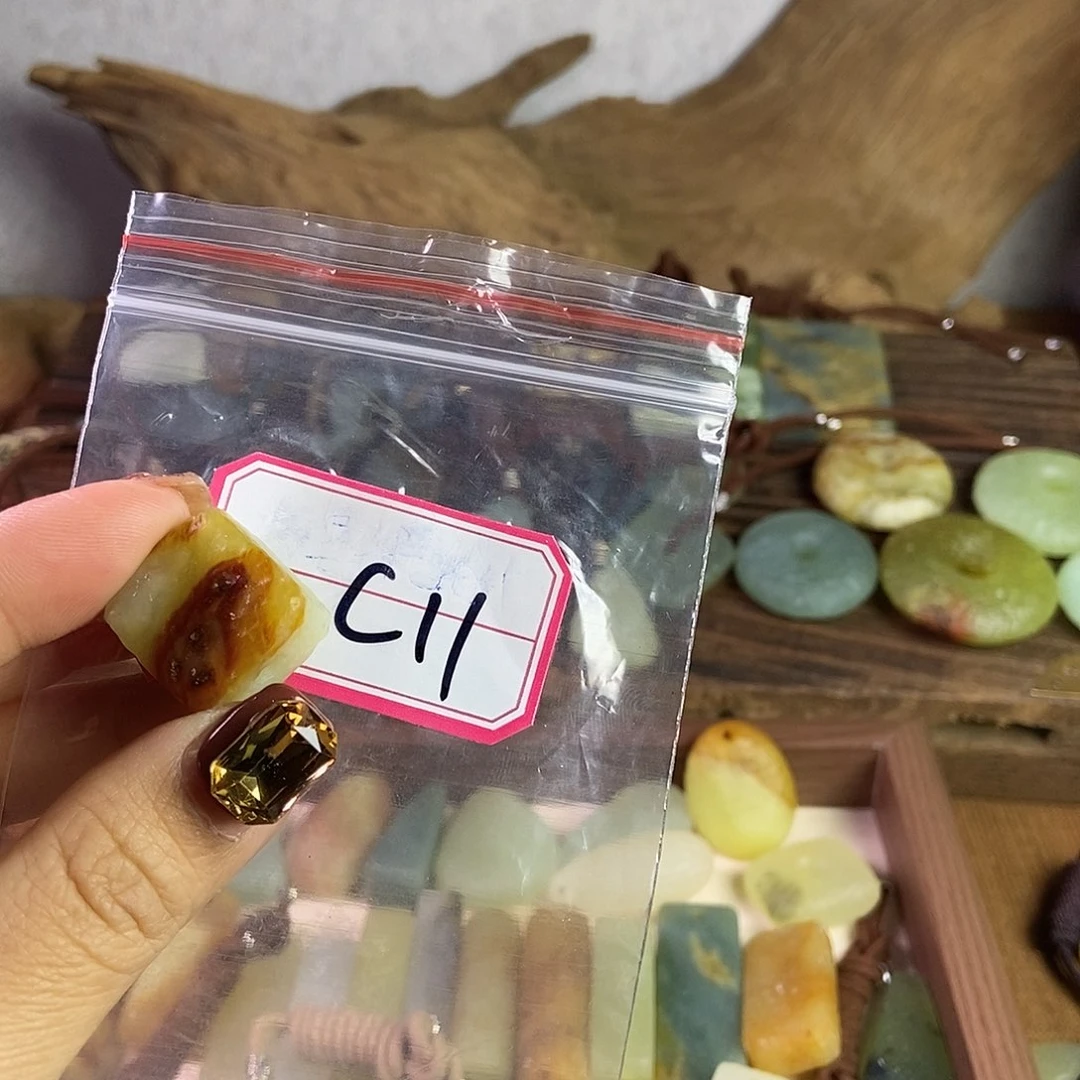 蛇纹石玉手链未镶嵌水*娃