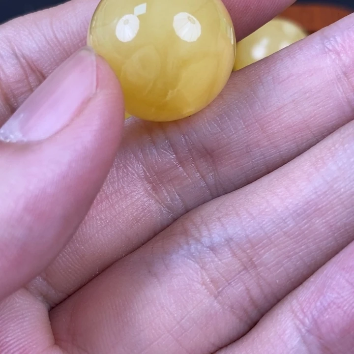 未镶嵌琥珀裸石微瑕67