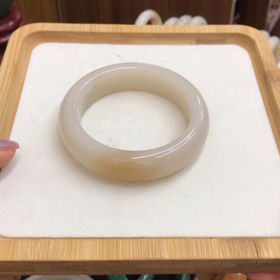 石英质玉未镶嵌手镯