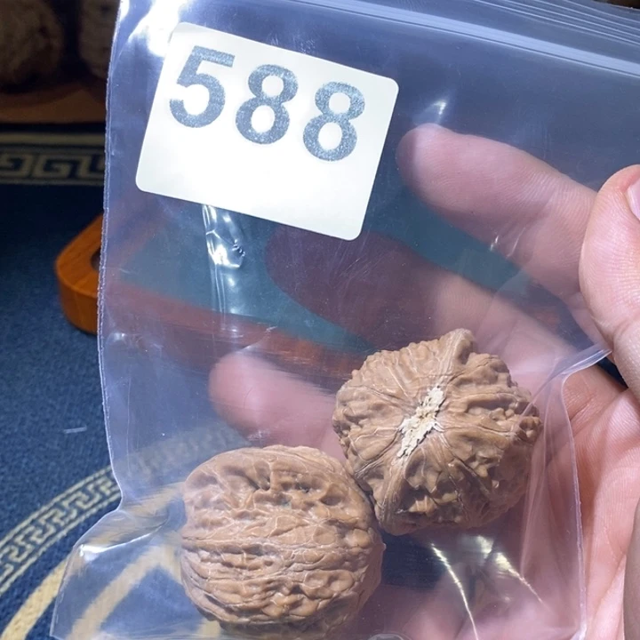 文玩核桃吊坠铁锤588