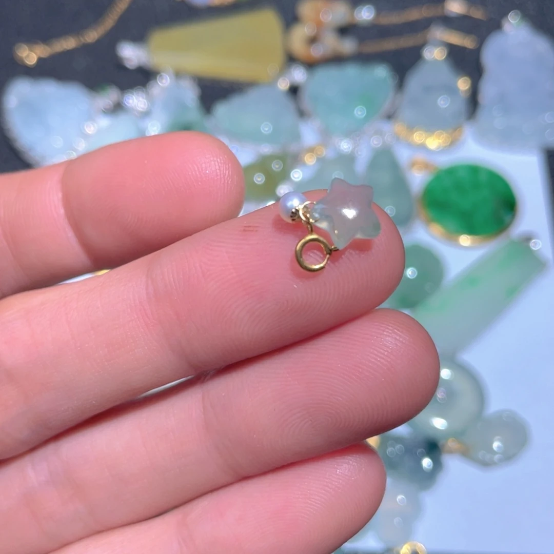 翡翠颈饰18K金镶嵌翡翠