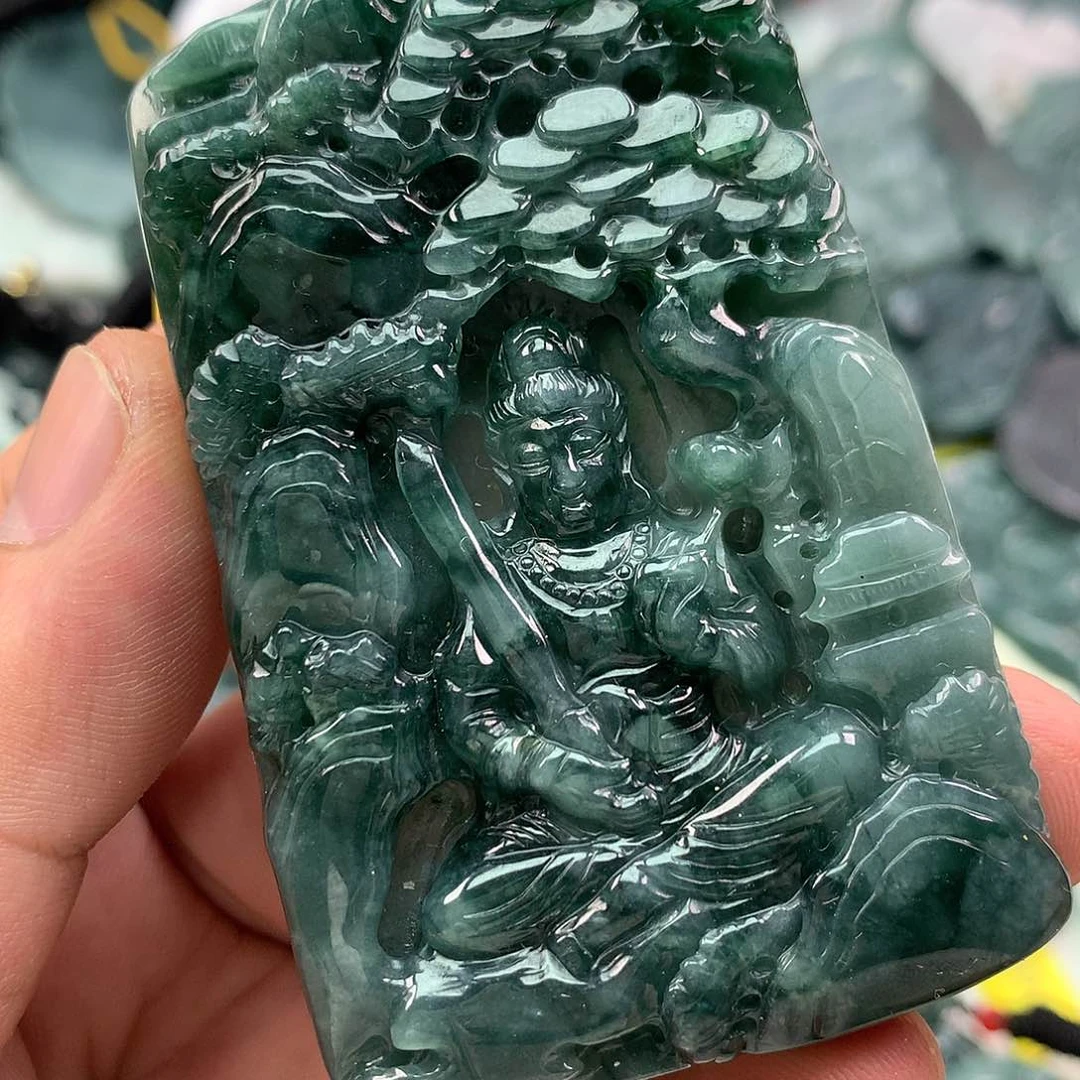 翡翠未镶嵌颈饰虚空