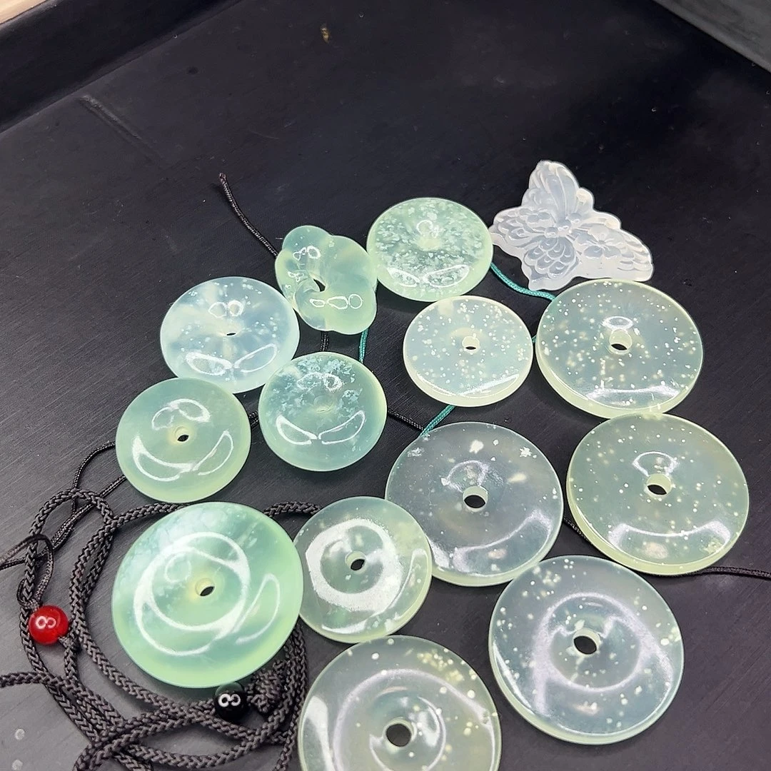 一***水岫玉未镶嵌颈饰14个暴风雪