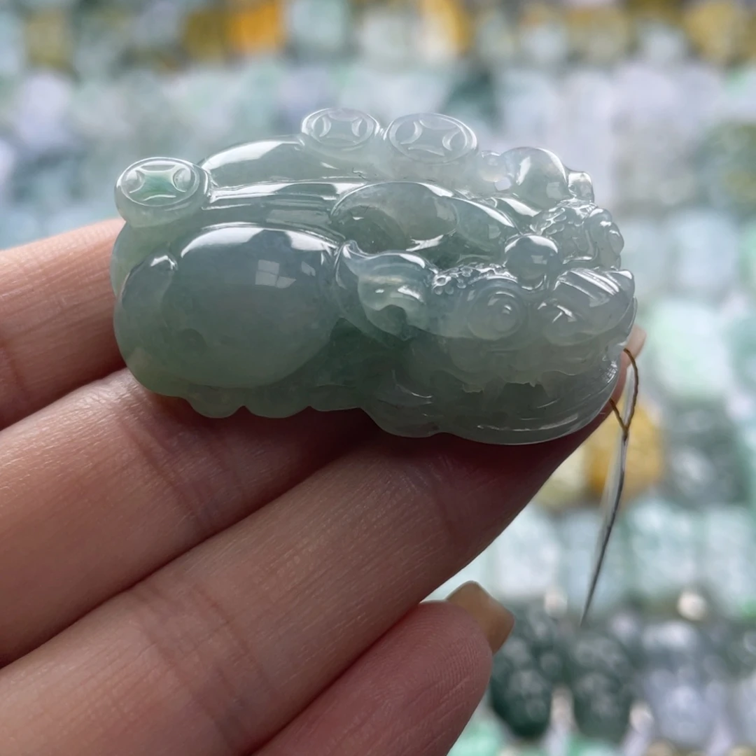 翡翠未镶嵌颈饰貔貅