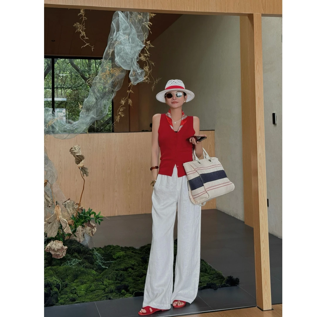 【何發财】活力满格 高品质天絲亞麻V领法式修身针织背心上衣 B426