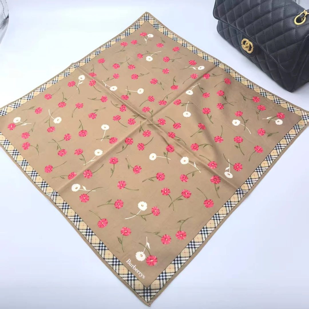 95新 BURBERRY/博柏利 海囤/巴宝莉/48*48/丝巾/yy08405