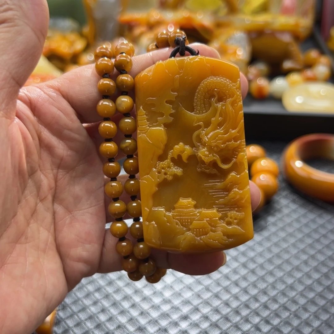 颈饰未镶嵌石英质玉