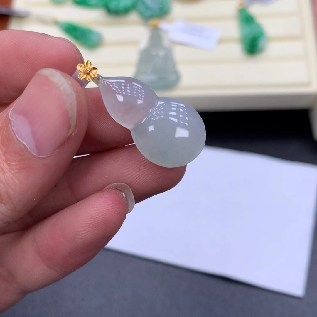 翡翠18K金镶嵌颈饰吊坠