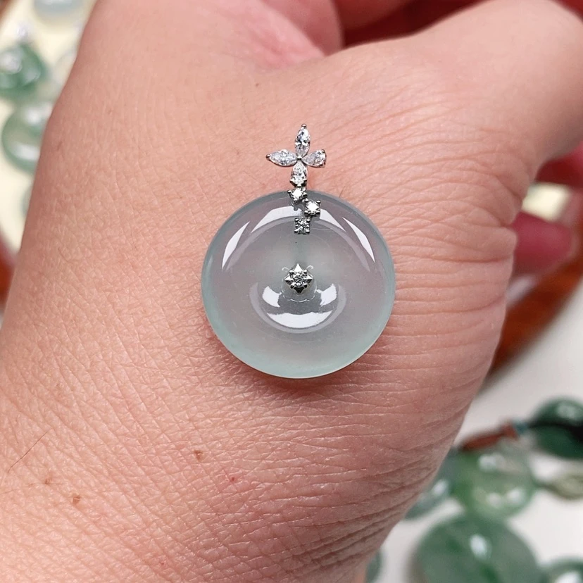 【闪购商品】颈饰18K金镶嵌翡翠