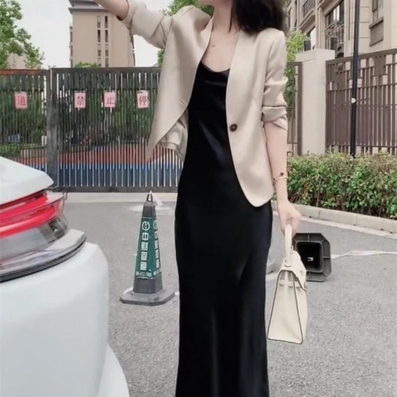 时尚套装女秋季新款长袖西装外套开衫西服吊带裙子两件套，纯色醋