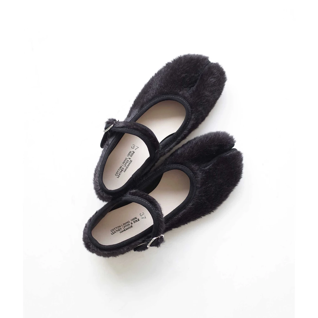 舒适时尚原创设计师手工分趾平底tabi玛丽珍毛毛鞋秋冬女鞋黑色潮