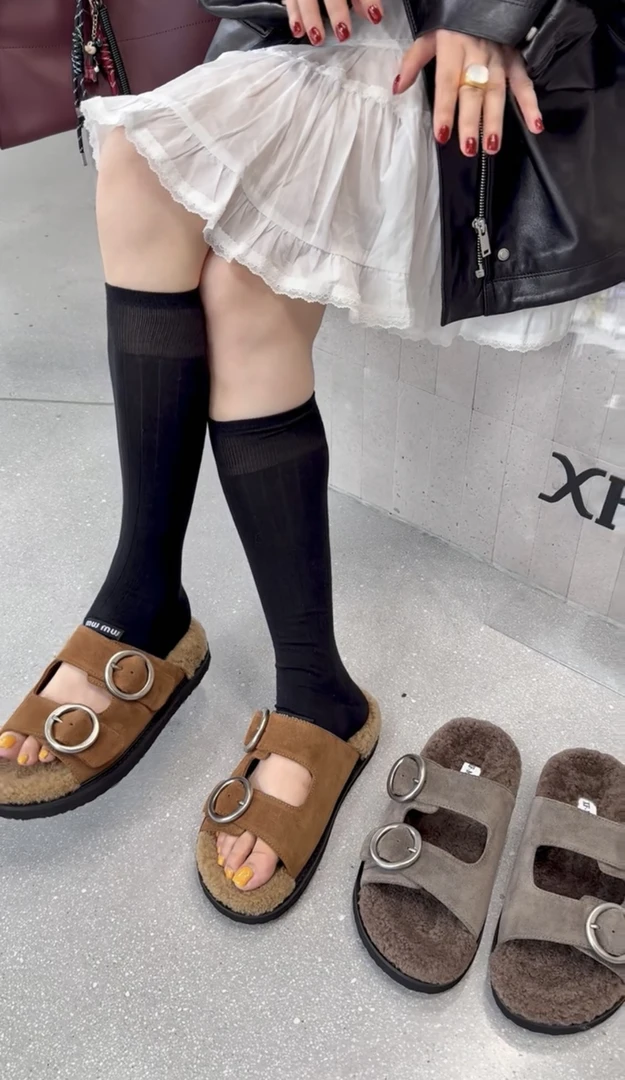 欧洲站女2025秋新款欧货真皮厚底双皮带扣一字毛毛拖外穿勃肯拖鞋