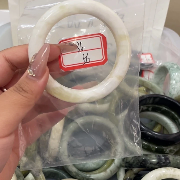 未镶嵌蛇纹石玉手镯