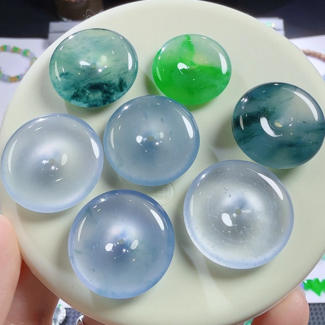 翡翠未镶嵌颈饰扣子集合