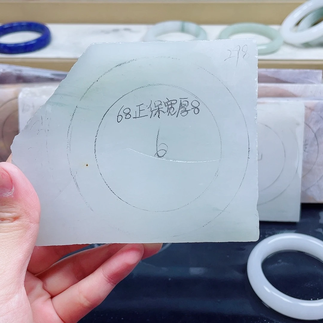 石英质玉手镯未镶嵌小*巴定制