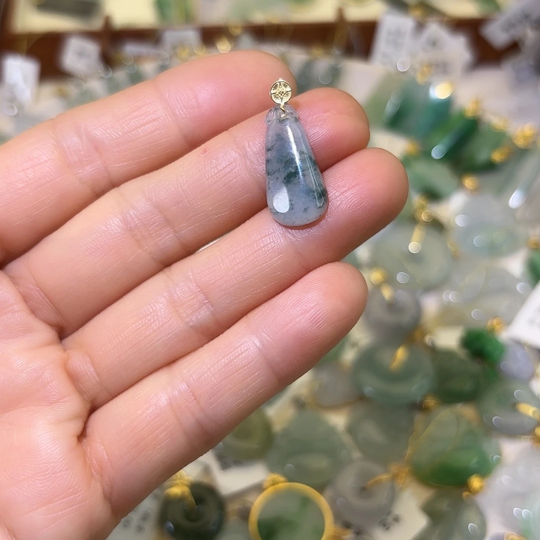 翡翠18K金镶嵌颈饰翡翠瓜瓜