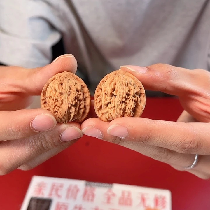 吊坠桃核白狮子福利