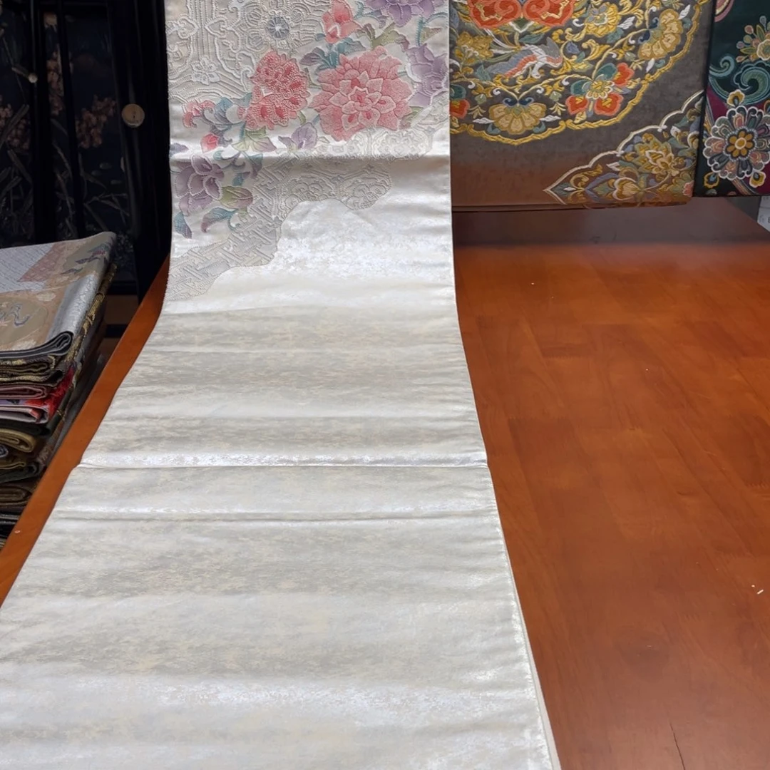 织绣两通牡丹打籽