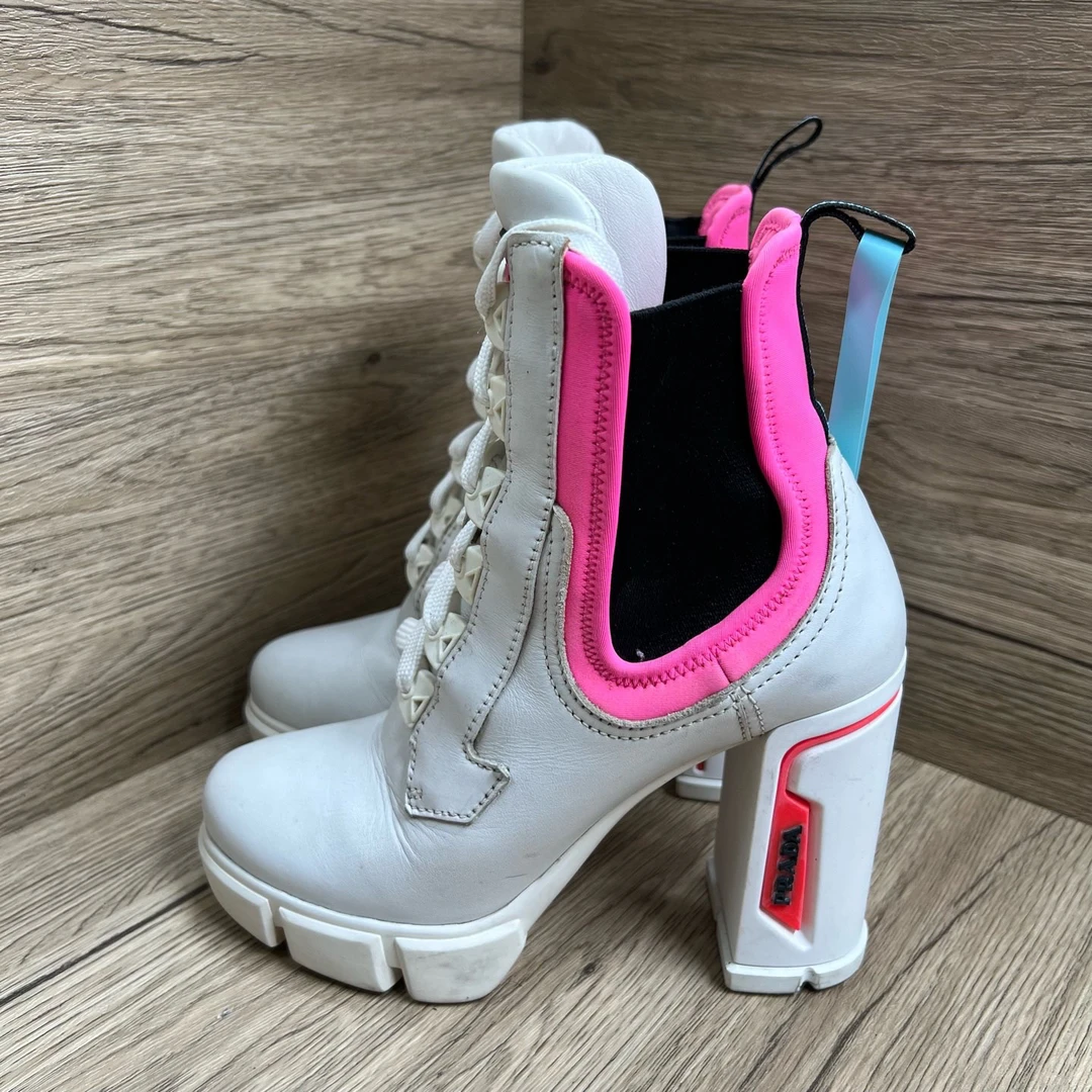 95新 Prada/普拉达 白粉高跟短靴 35码