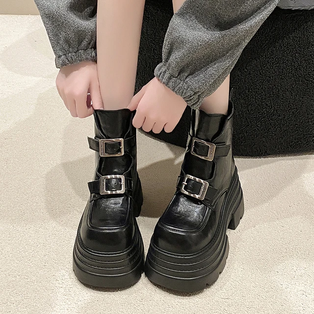 增高10cm厚底马丁靴女小个子2025新款冬季爆款复古皮带扣加绒短靴