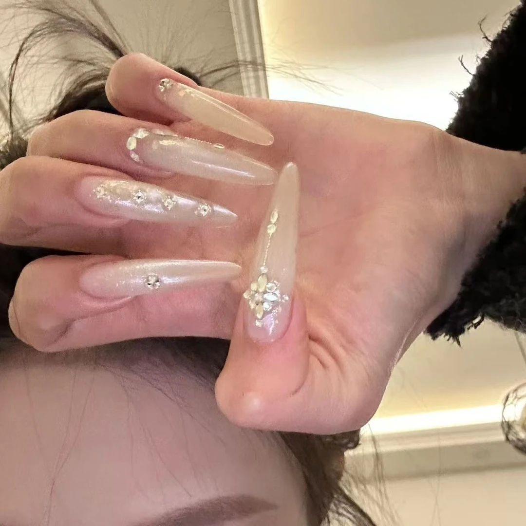 【白皇后】纯欲冰纯手工穿戴甲立体闪钻小花长款百搭清新显白美甲贴