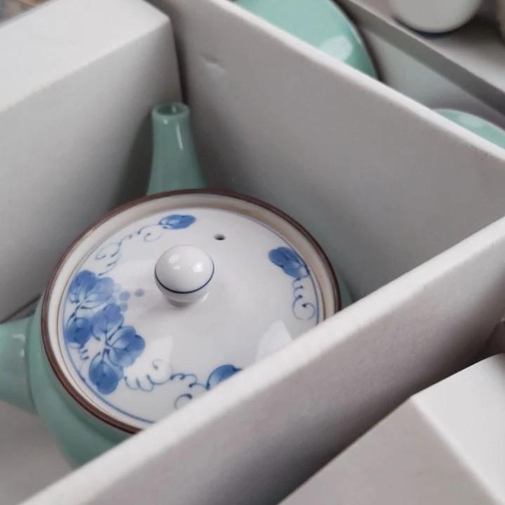 一套茶壶一套。。。。。