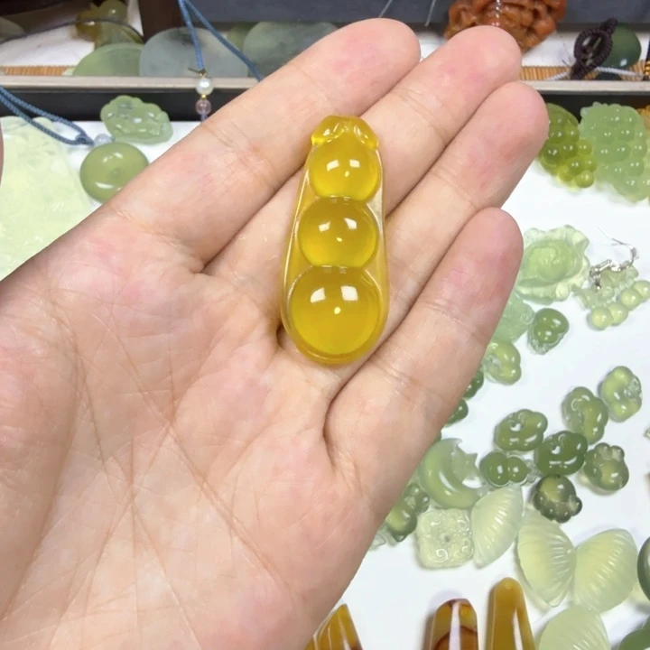蛇纹石玉未镶嵌颈饰