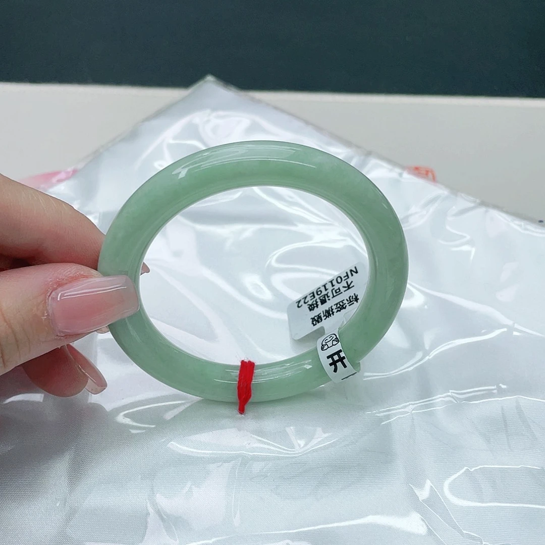 翡翠手镯未镶嵌圆52