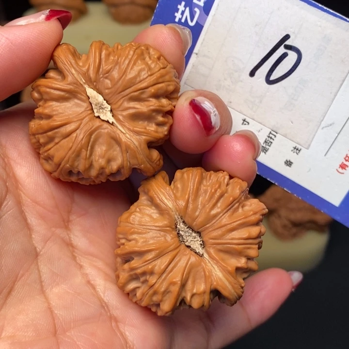 文玩核桃吊坠40白狮子