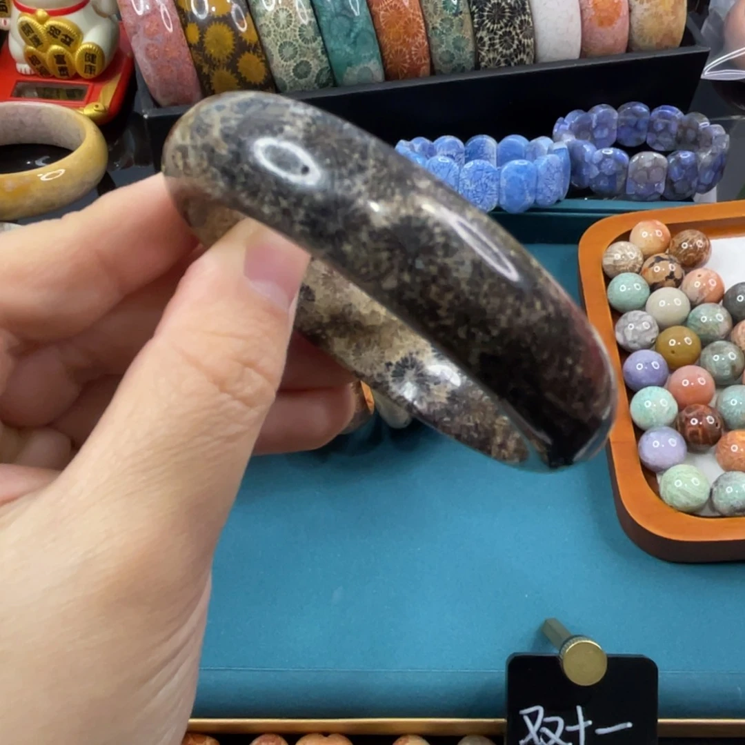 未镶嵌手镯硅化玉