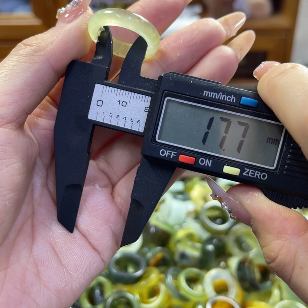 蛇纹石玉未镶嵌手镯82