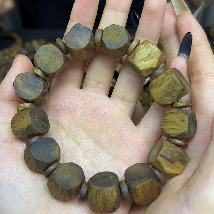 ****兔沉香碎屑沉香+大随形22克