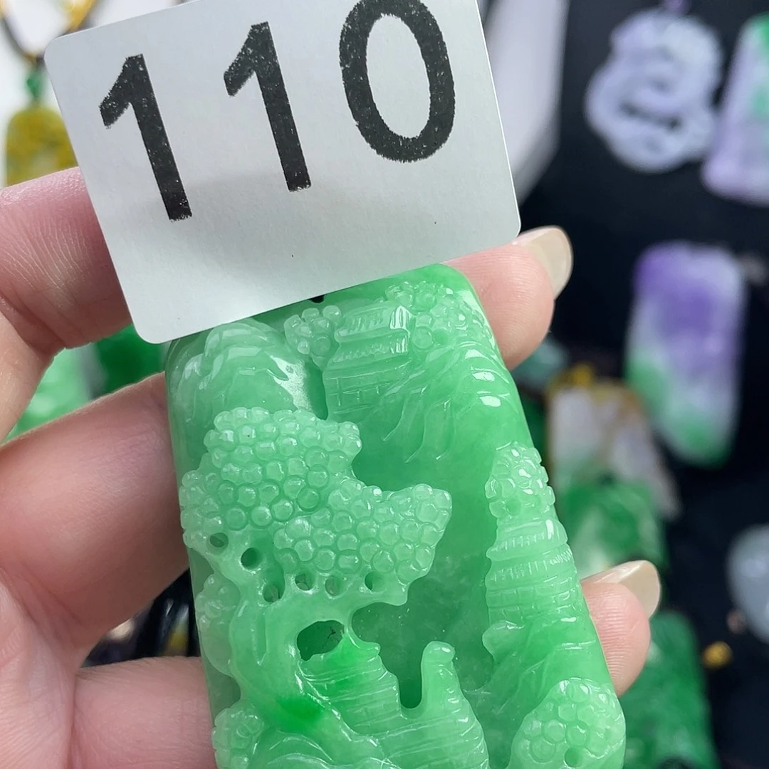 翡翠未镶嵌吊坠(赠链)