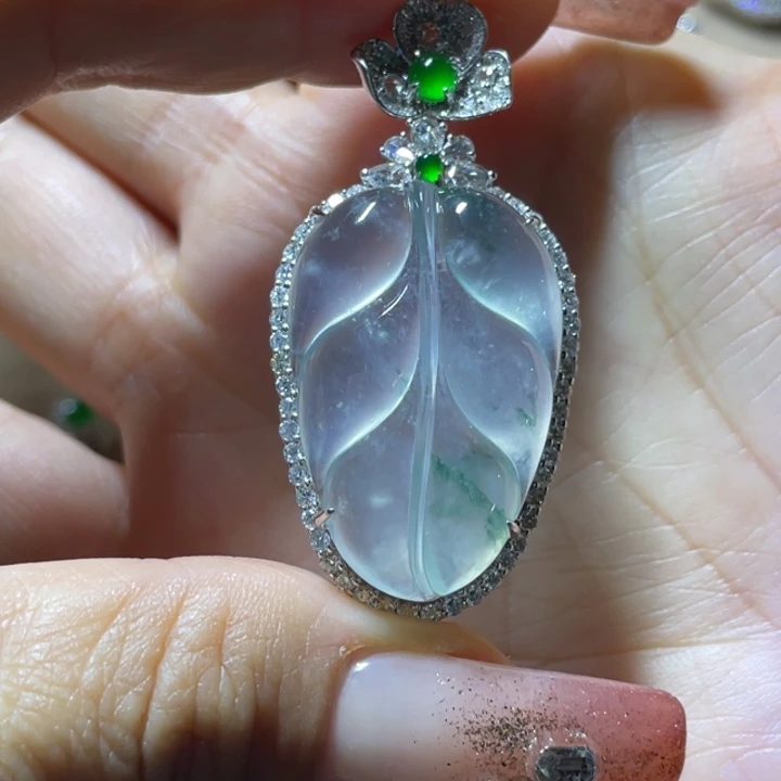 翡翠颈饰18K金镶嵌叶子