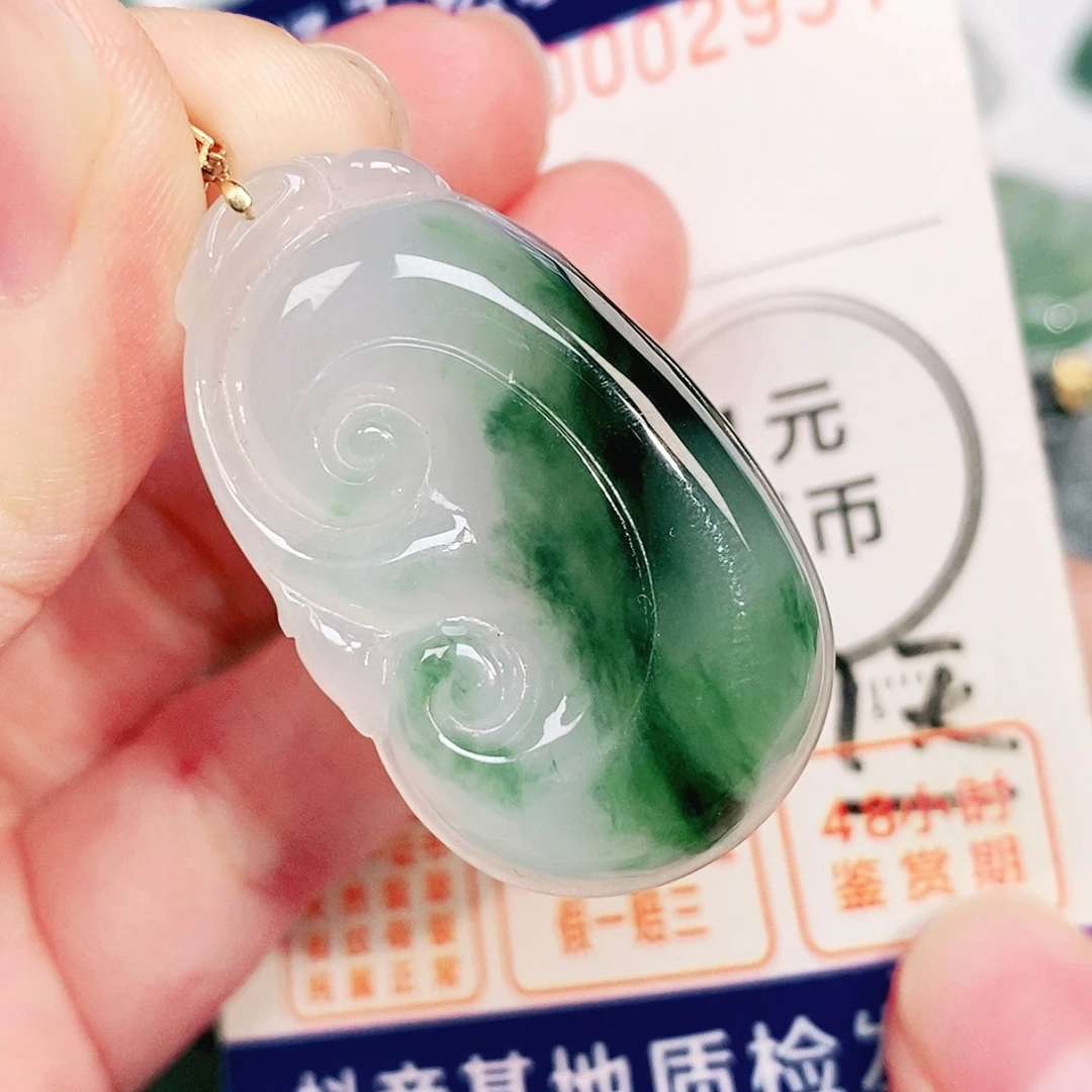 颈饰18K金镶嵌翡翠