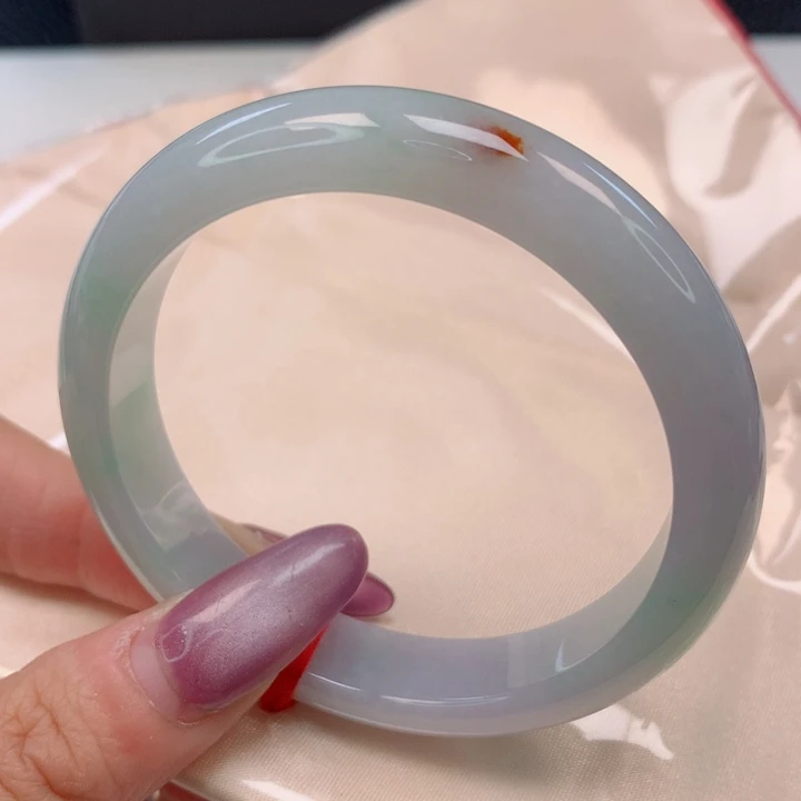 翡翠手镯未镶嵌54圈