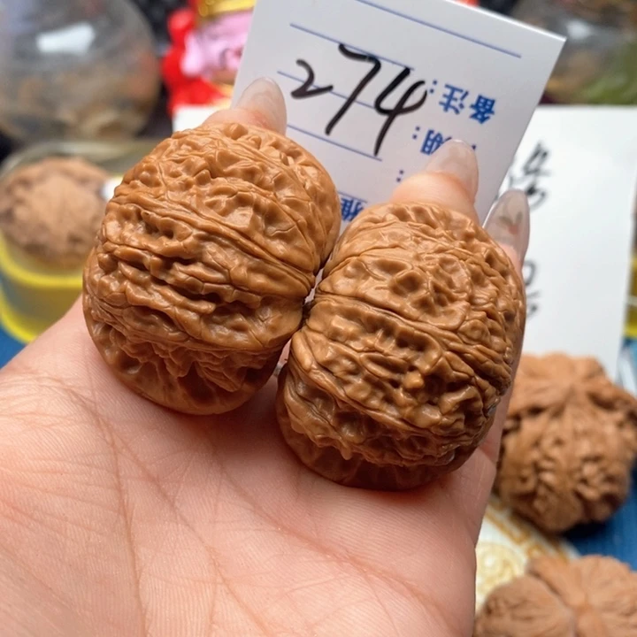 文玩核桃把件东**哥274号45闷白狮子头