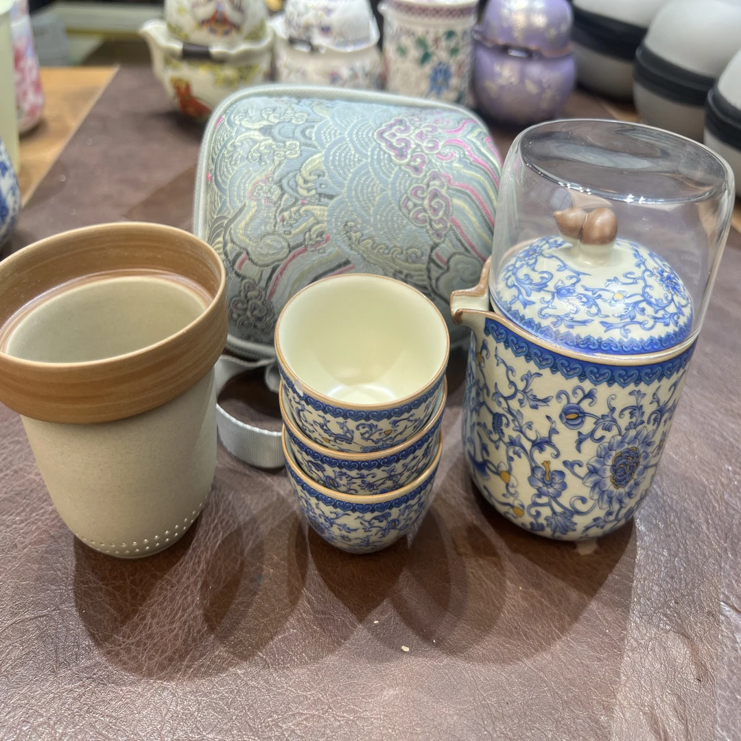 1199青花缠枝莲手抓壶一壶三杯