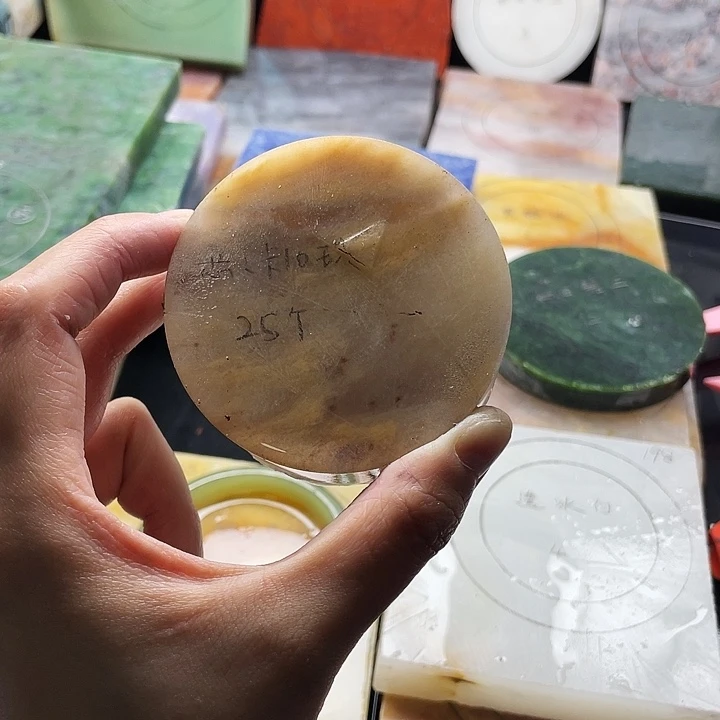 石英质玉未镶嵌手镯定制