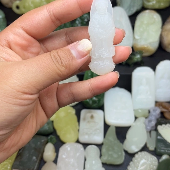 和田玉未镶嵌颈饰