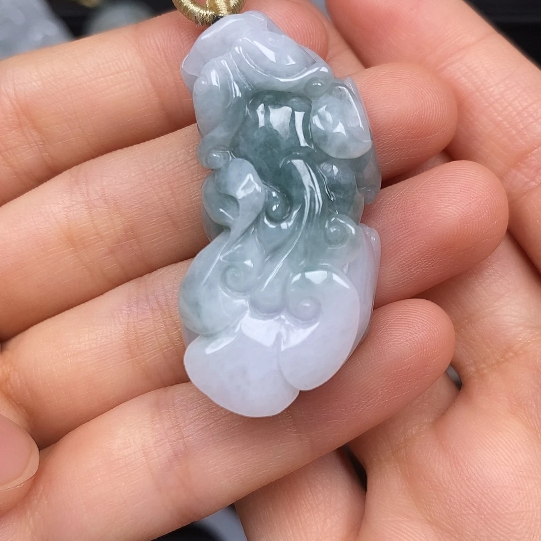翡翠未镶嵌颈饰貔貅