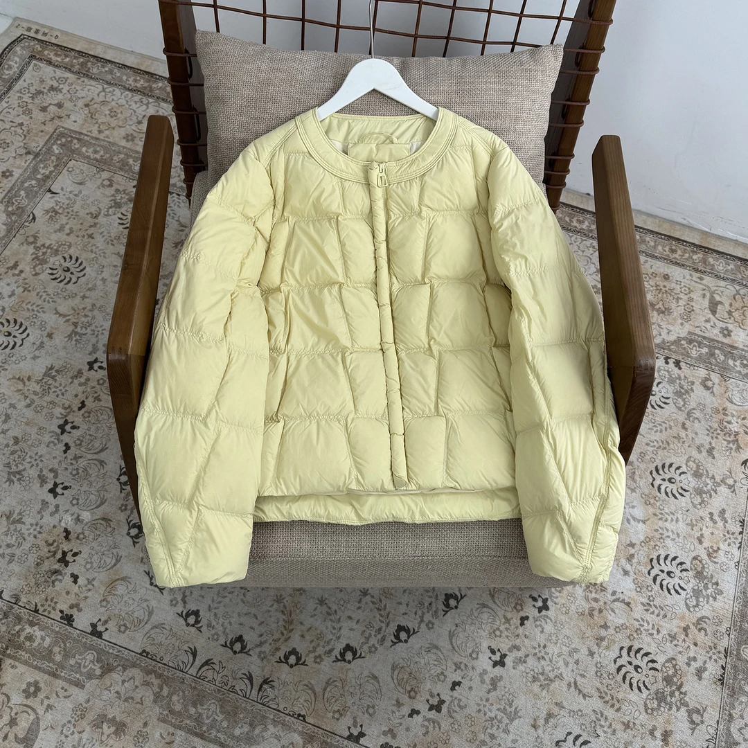 轻便舒适时尚圆领百搭款羽绒服 衣长55胸围114 J645