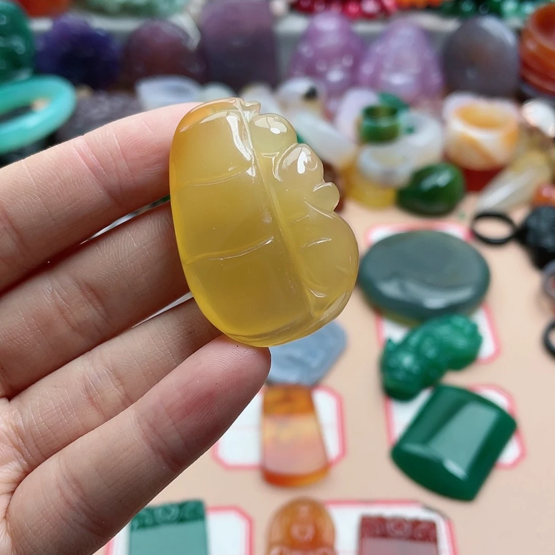 玛瑙/玉髓颈饰合金健**诚