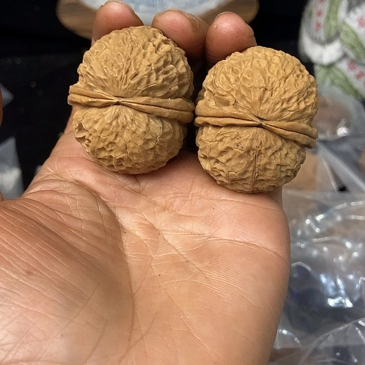 文玩核桃把件云南铁核桃基地73