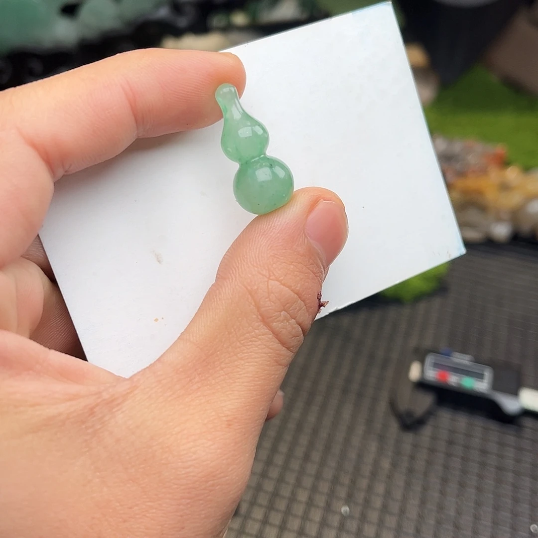 石英质玉（非洲翠）未镶嵌颈饰