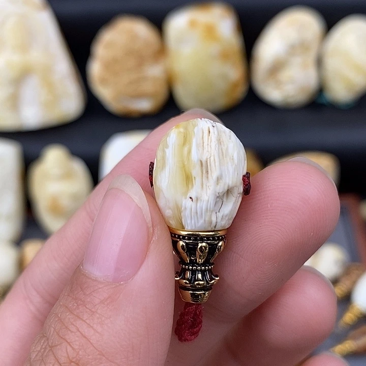 琥珀未镶嵌裸石13微瑕三通c842