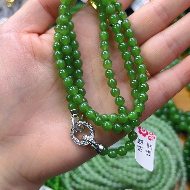 蔷***画和田玉未镶嵌颈饰