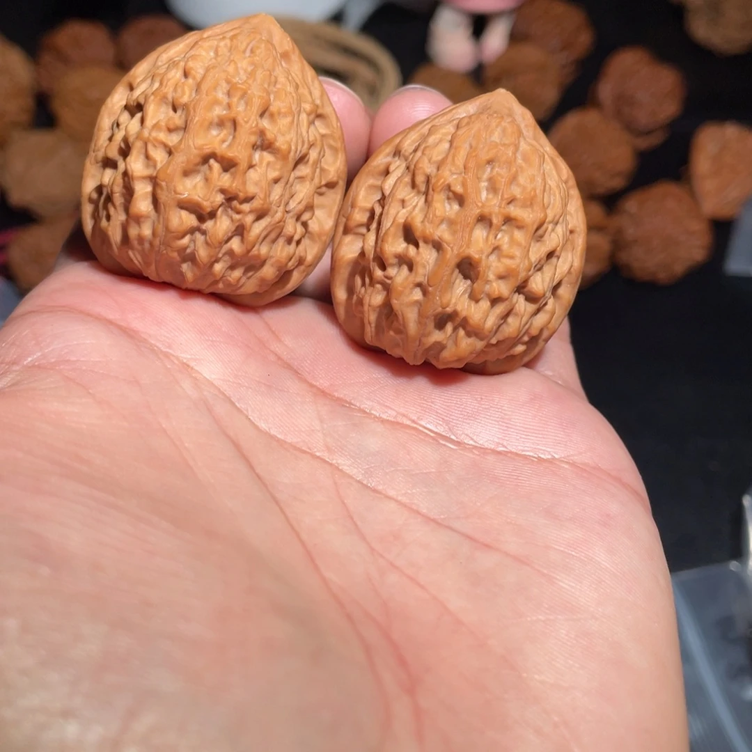 文玩核桃吊坠36金牛