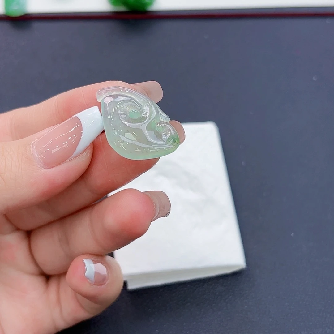 翡翠颈饰未镶嵌如意吊坠