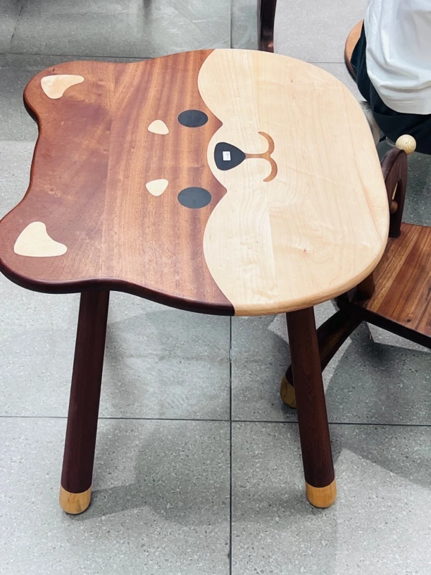 原木手工制作柴犬桌子